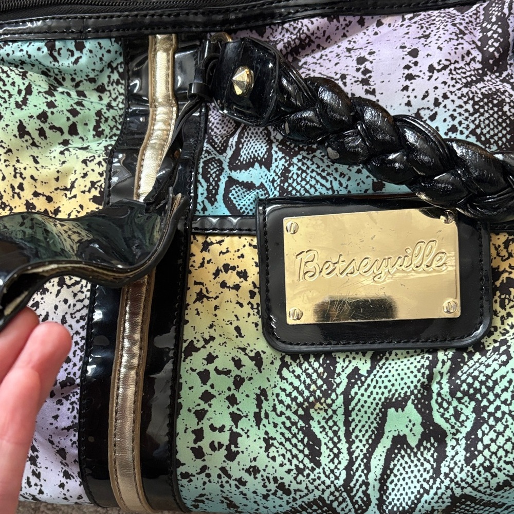 Betsey Johnson Vibrant Snake Print Travel Bag - Picture 5 of 7